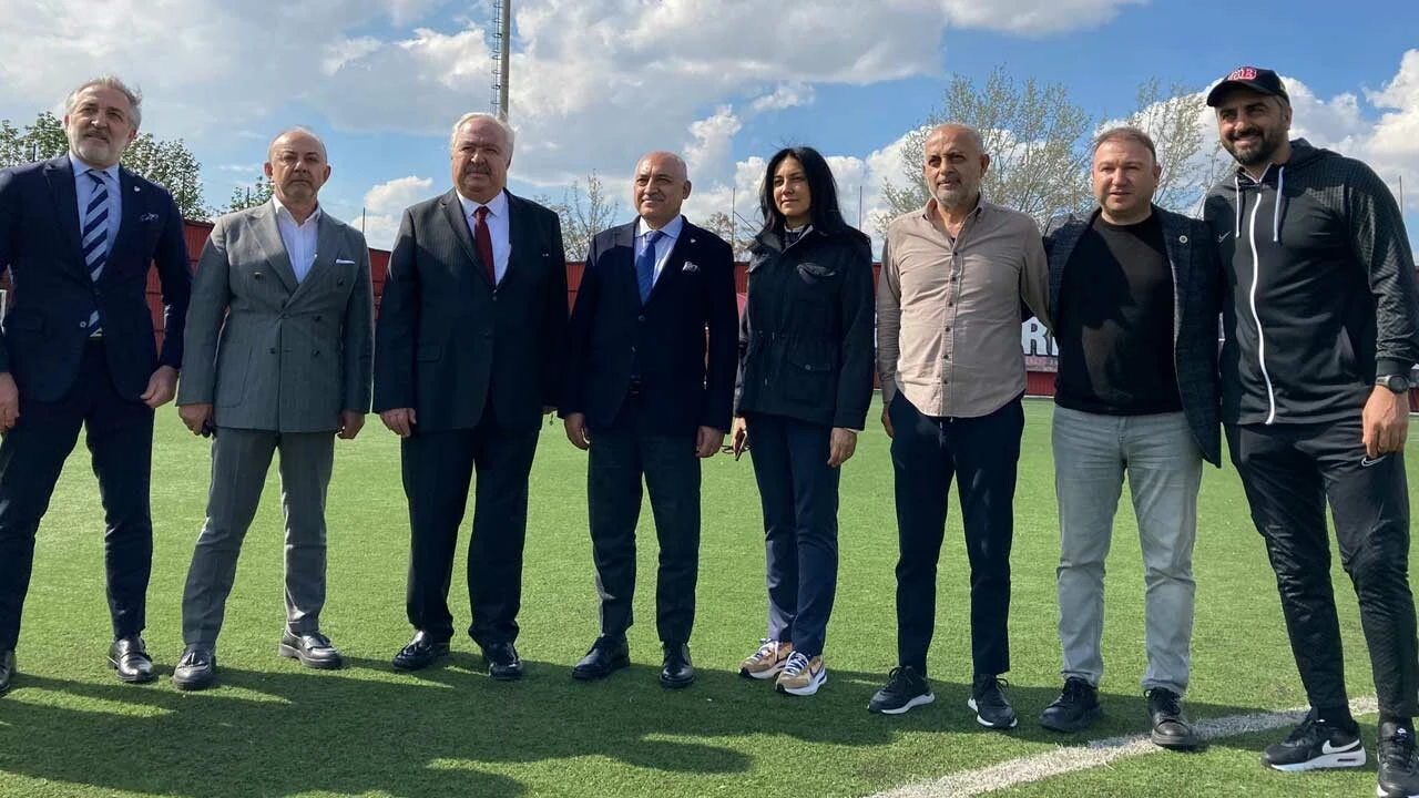 Mehmet Büyükeşi'den eleştirilere cevap: "Herkes çıkıp futbolunu oynasın"