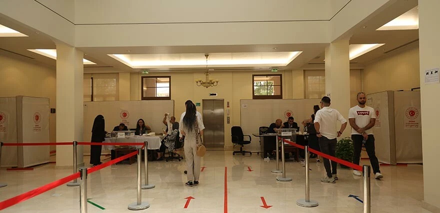 YSK'dan yurt dışı seçim kararı: Oy pusulalarını diplomatik kargo taşıyacak YSK'dan yurt dışı seçim kararı: Oy pusulalarını diplomatik kargo taşıyacak