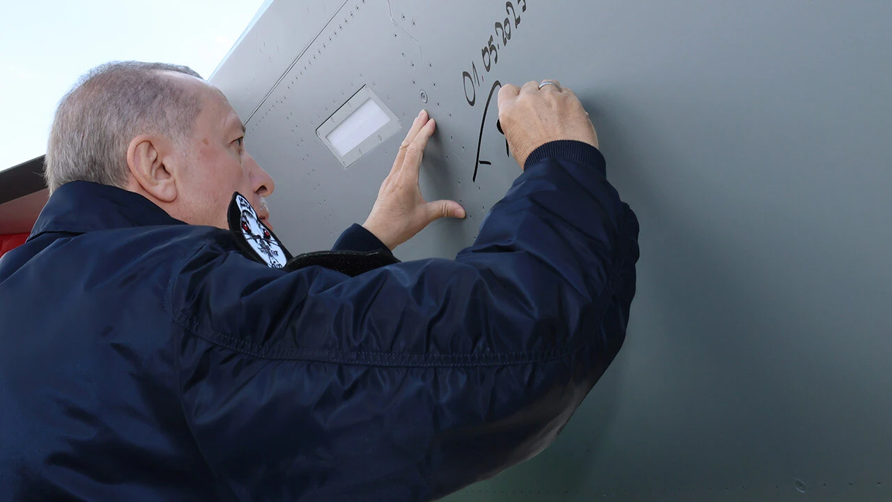 KAAN 'Vileda sapı' yalanı! Yerli savaş uçağı <a href=