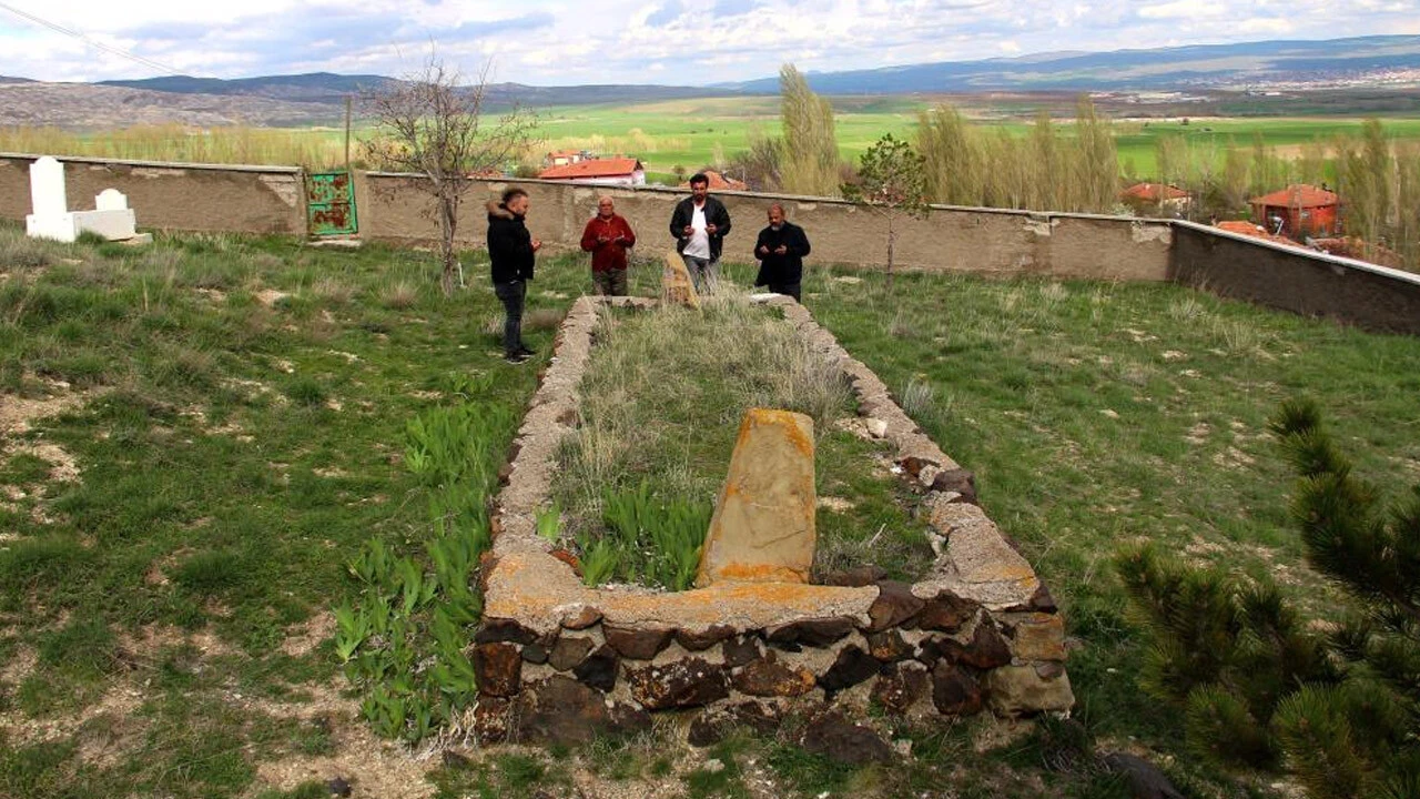 Rivayetler dikkat çekiyor: Gizemi çözülemeyen 8 buçuk metrelik mezar!