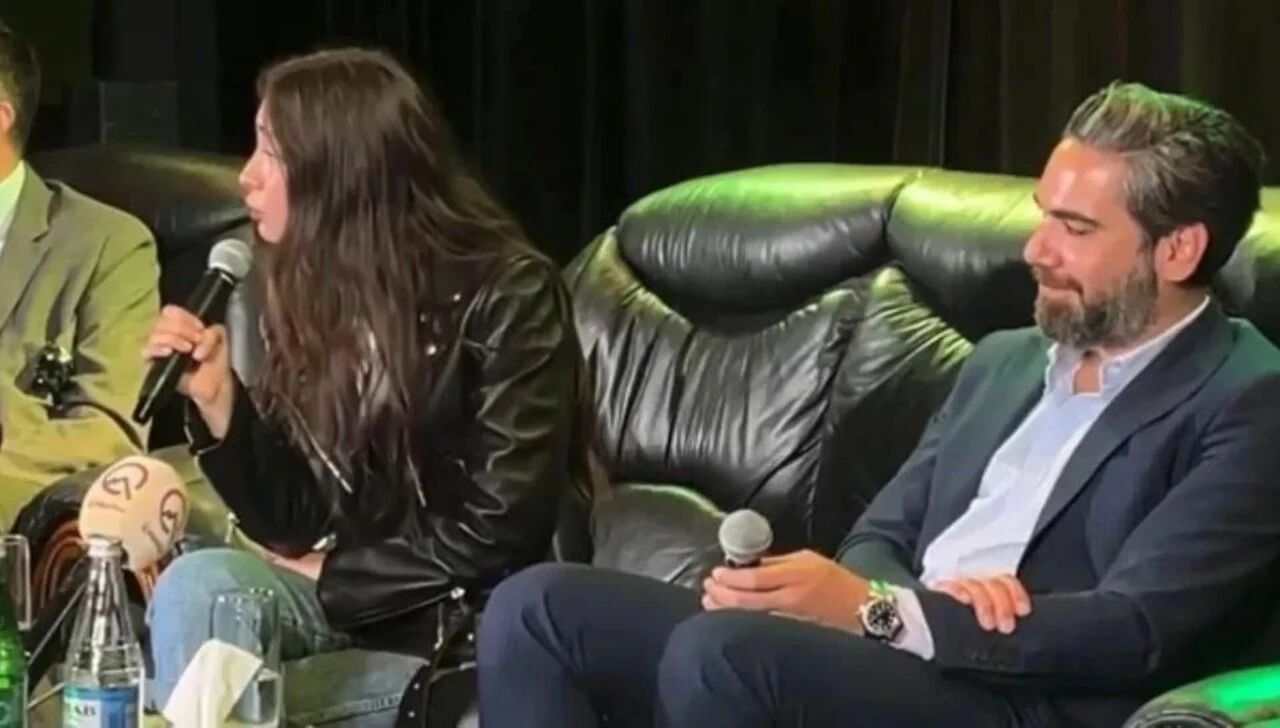 3 maymunu oynayan Neslihan Atagül, seyircinin sorusuyla çileden çıktı!