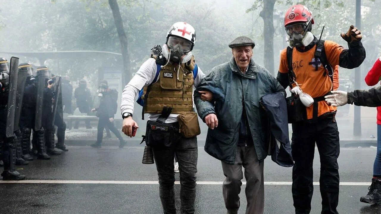 Başlar başlamaz çatışmaya dönüştü! Tarihi katılımda sokaklar ateşe verildi, olaylı 1 Mayıs