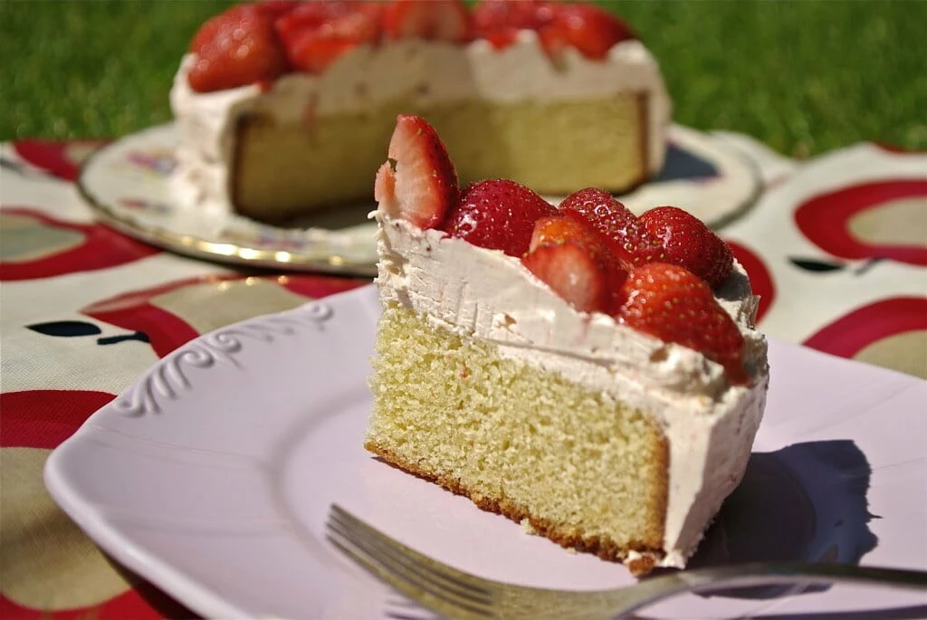 Pastanedeki pastaların yüzüne bakmayacaksınız! İşte kekinizi pastadan lezzetli yapan şeflerin bildiği malzeme!