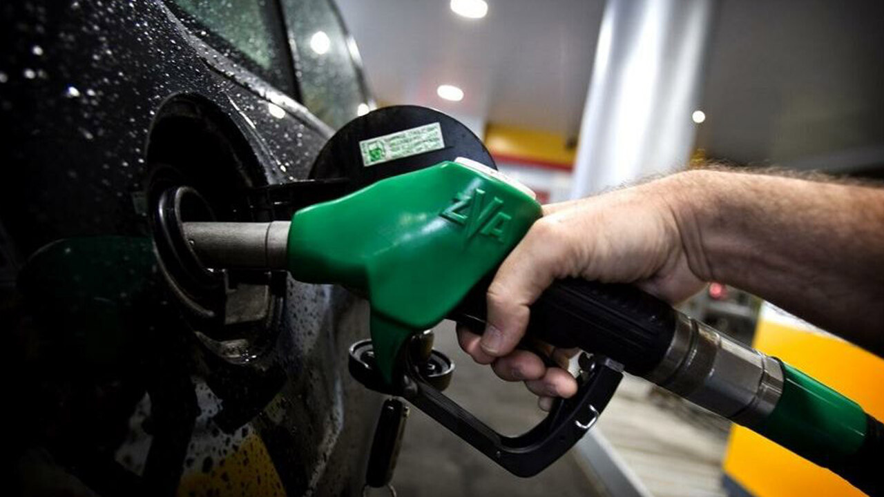 14 ay sonra ilk kez! Petrol sert düştü, motorin 19 TL&#039;nin altına geriledi