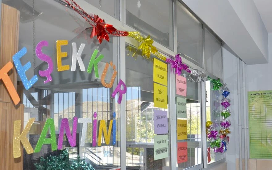 Paranın geçmediği kantinde ücretsiz alışverişe tek bir söz yetiyor