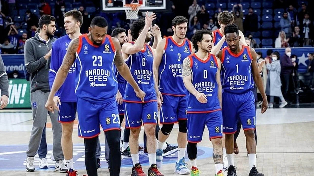 Anadolu Efes oyuncusu Chris Singleton kalp krizi geçirdi