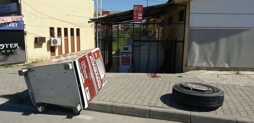 Talihsizliğin böylesi! Depremden kurtuldu, otobüsten kopan lastiğin çarpmasıyla hayatını kaybetti