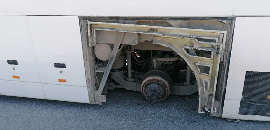 Talihsizliğin böylesi! Depremden kurtuldu, otobüsten kopan lastiğin çarpmasıyla hayatını kaybetti