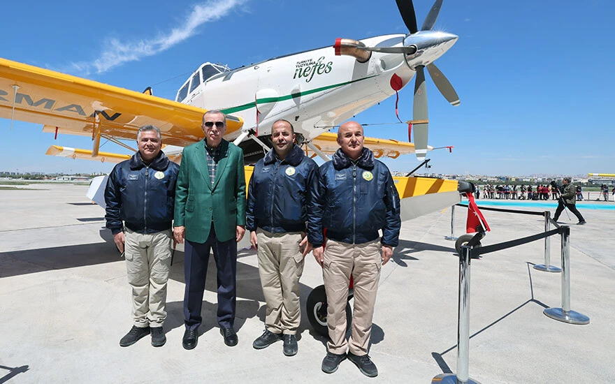 Cumhurbaşkanı Erdoğan yangın söndürme uçağının ismini yazdı! Ormanlara 'Nefes' olacak