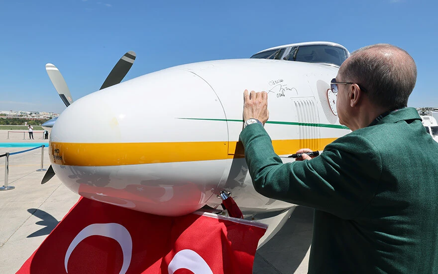 Cumhurbaşkanı Erdoğan yangın söndürme uçağının ismini yazdı! Ormanlara 'Nefes' olacak