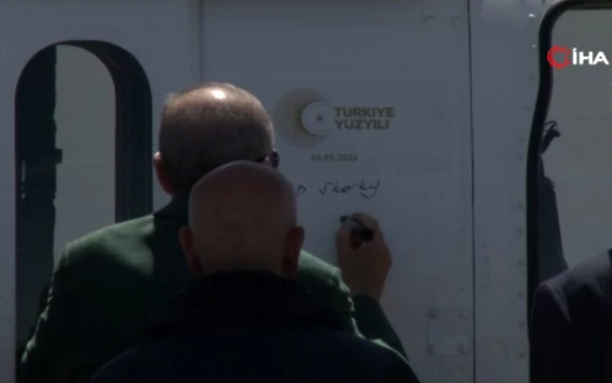 Cumhurbaşkanı Erdoğan yangın söndürme uçağının ismini yazdı! Ormanlara 'Nefes' olacak