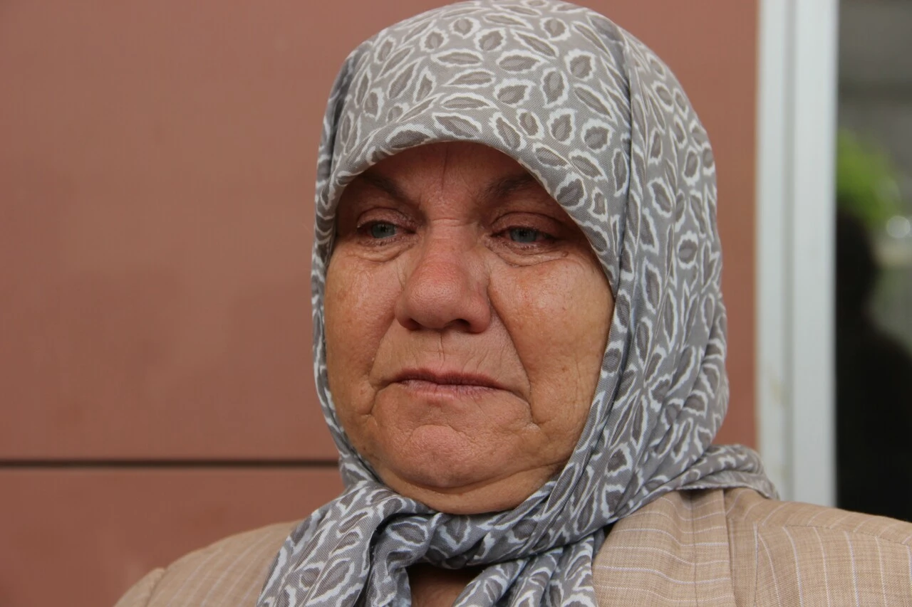 Kızı öldürülen anne, karar sonrası gözyaşlarına boğuldu
