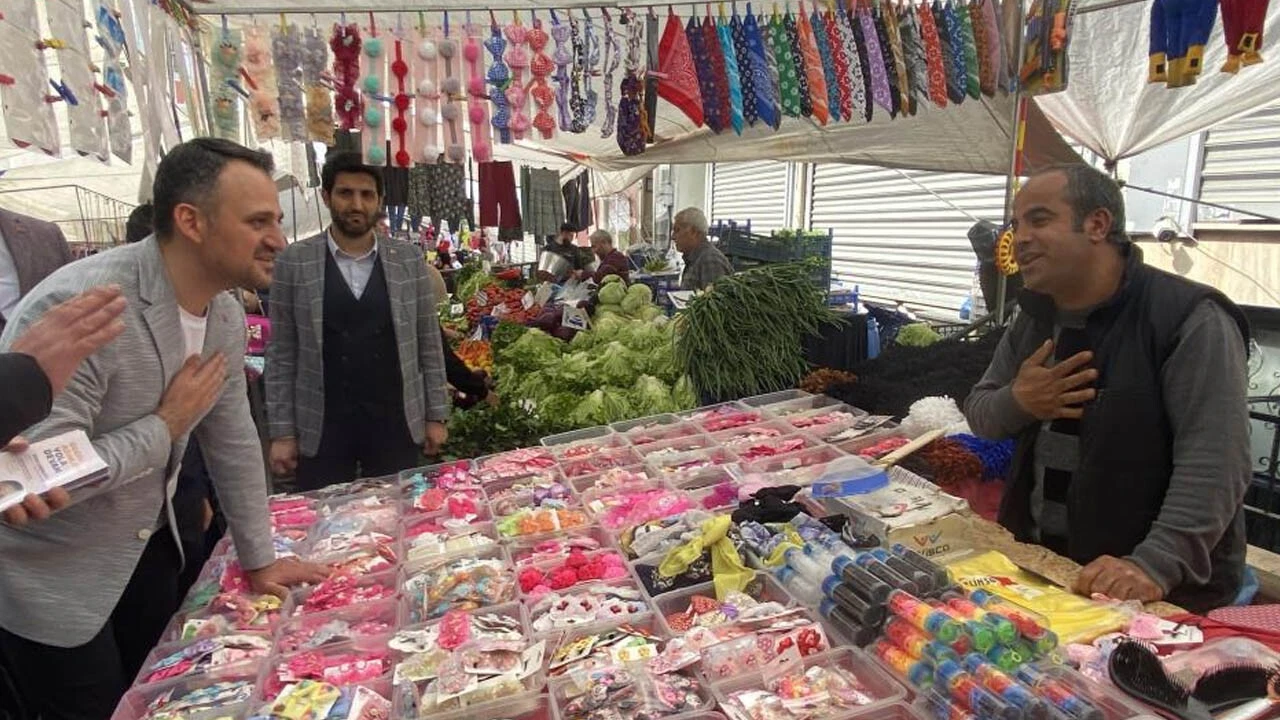 Semt pazarındaki adamdan Cumhurbaşkanı Erdoğan'a tam destek: Karşısında babam da otursa başkasına oy yok