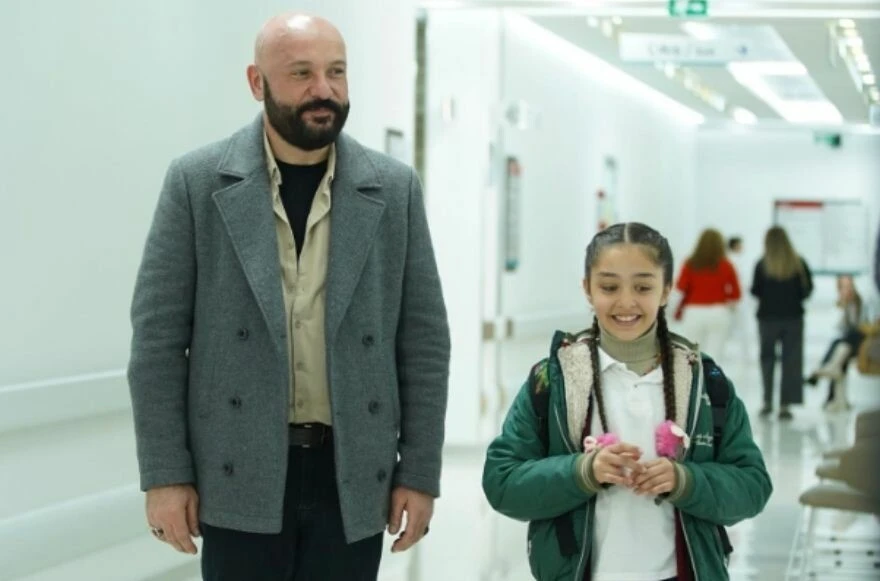 FOX TV dizisi Taçsız Prenses'te değişiklik ayrılık getirdi! 2 oyuncu birden anlaşmayı bozdu!