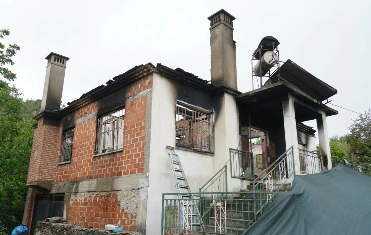 Muğla'da çıkan yangında anne-oğul hayatını kaybetti