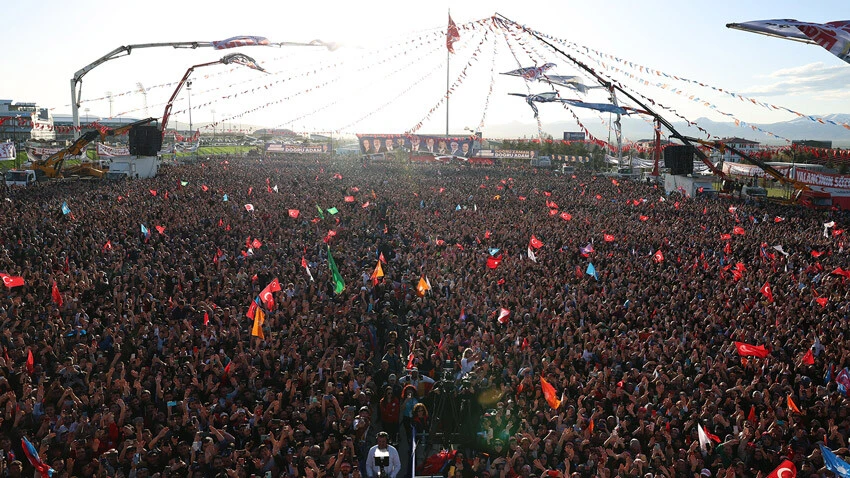 Cumhurbaşkanı Erdoğan'dan Kılıçdaroğlu'na sert tepki: İl il dolaşıp Selo’nun avukatlığını yapıyor Cumhurbaşkanı Erdoğan'dan Kılıçdaroğlu'na sert tepki: İl il dolaşıp Selo’nun avukatlığını yapıyor