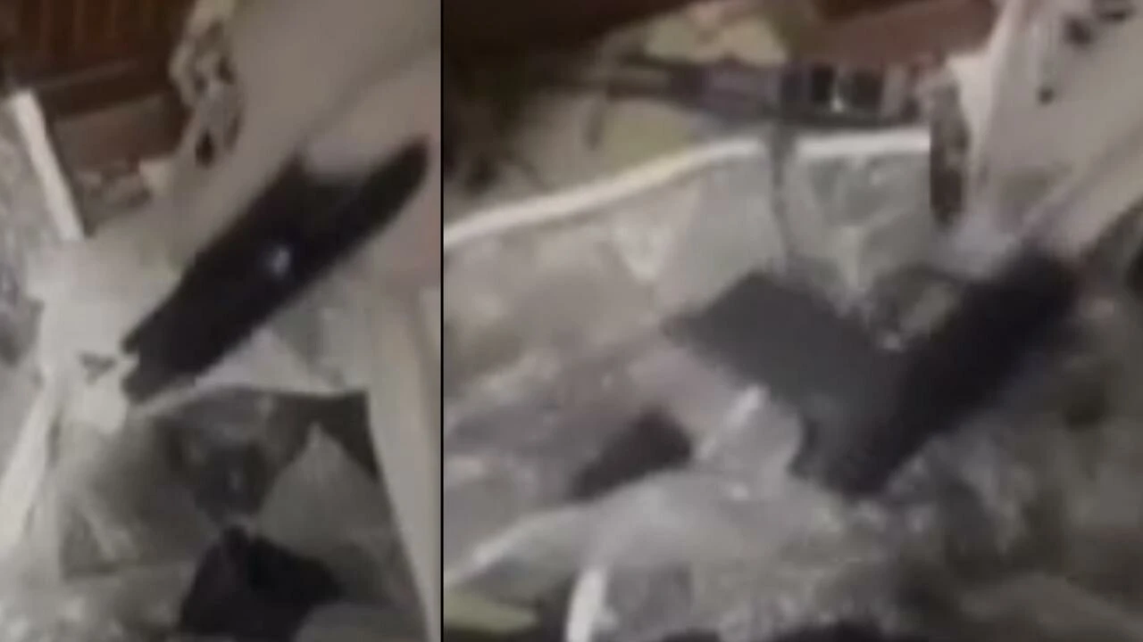 Cephanelik gibi ev! Onlarca silah ve silah kutusu ele geçirildi