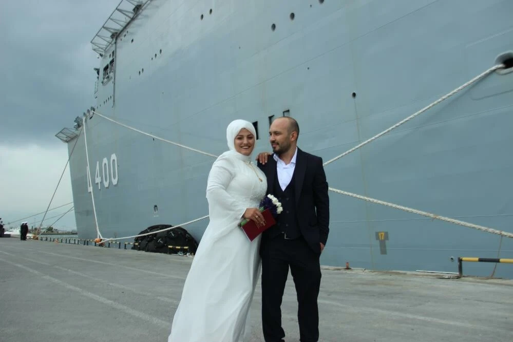 Gelinle damat TCG Anadolu'yu tercih etti: Hafızalardan silinmeyecek anılar kaldı