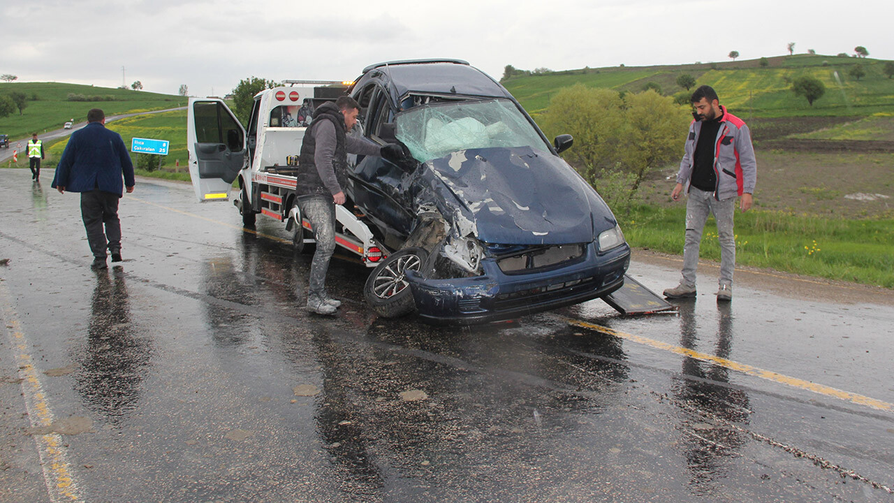 Samsun’da otomobil ile ticari araç çarpıştı: 3 yaralı