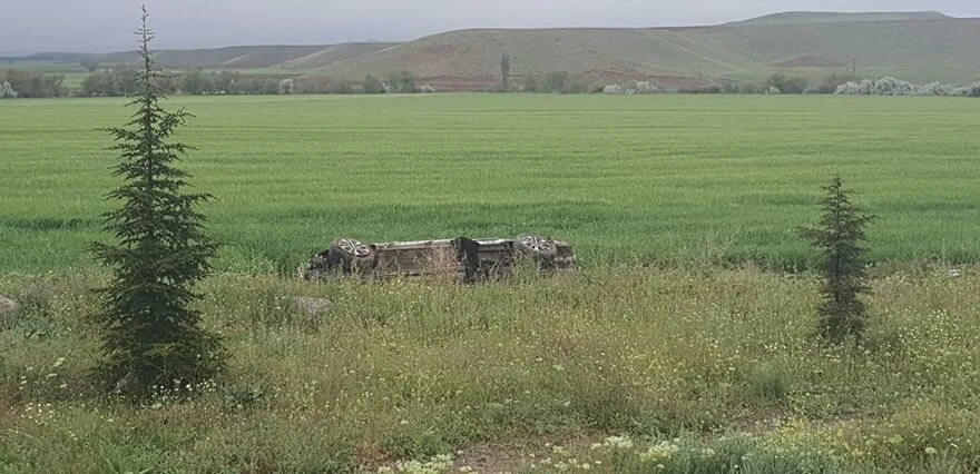 Otomobil su kanalına uçtu: Ölü ve yaralılar var
