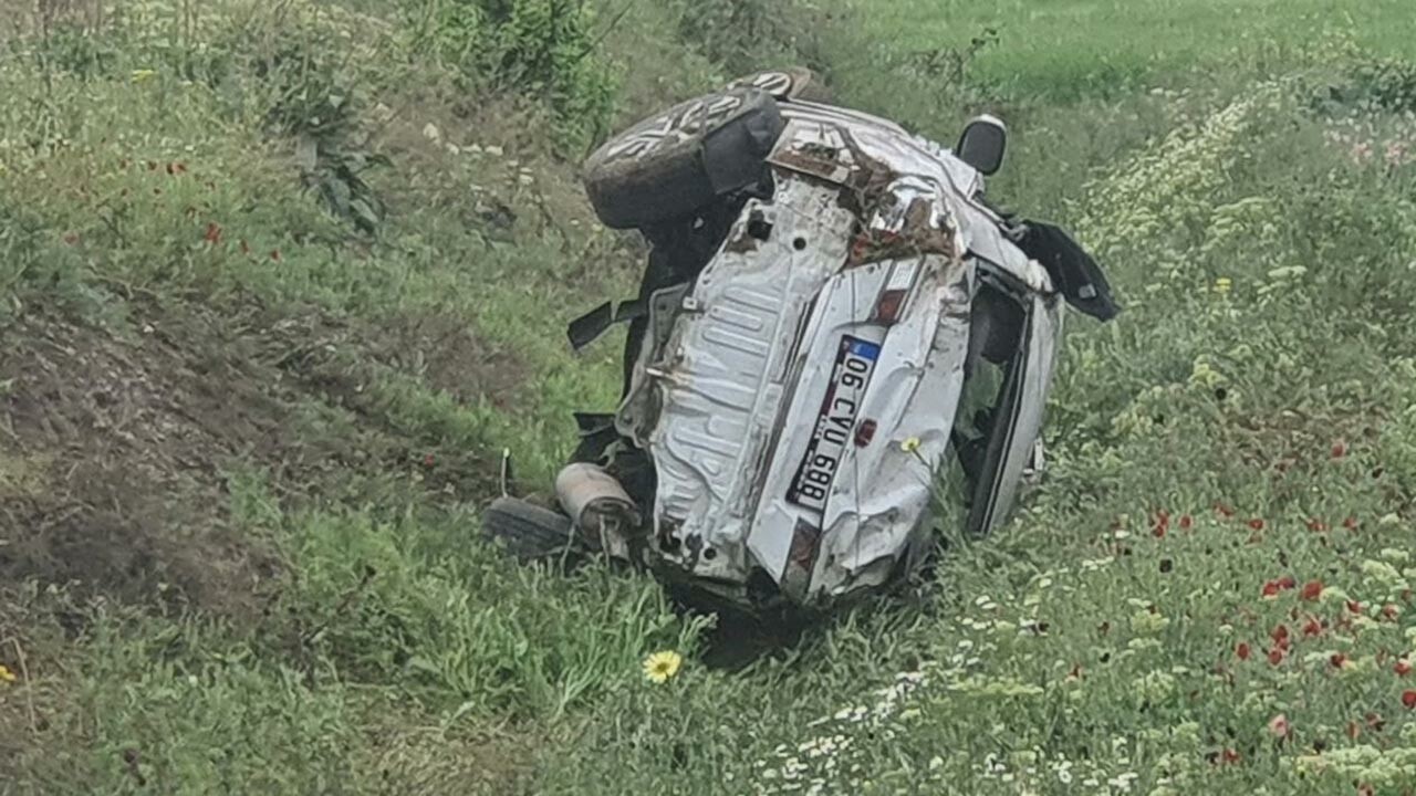 Otomobil su kanalına uçtu: Ölü ve yaralılar var