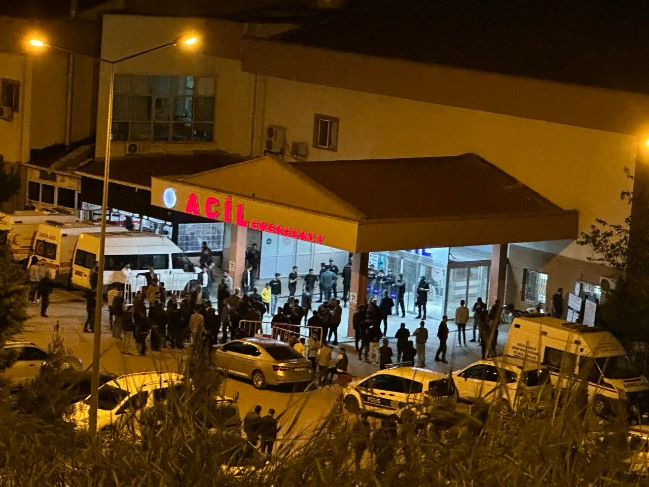 kavga Şırnak'ta sokak ortasında bıçaklı <a href=