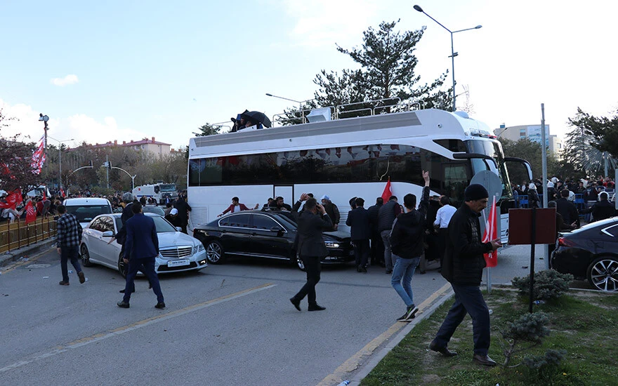 Son dakika! Bakan Bozdağ'dan İmamoğlu'nun Erzurum mitingindeki olaylarla ilgili açıklama: Gözaltılar var