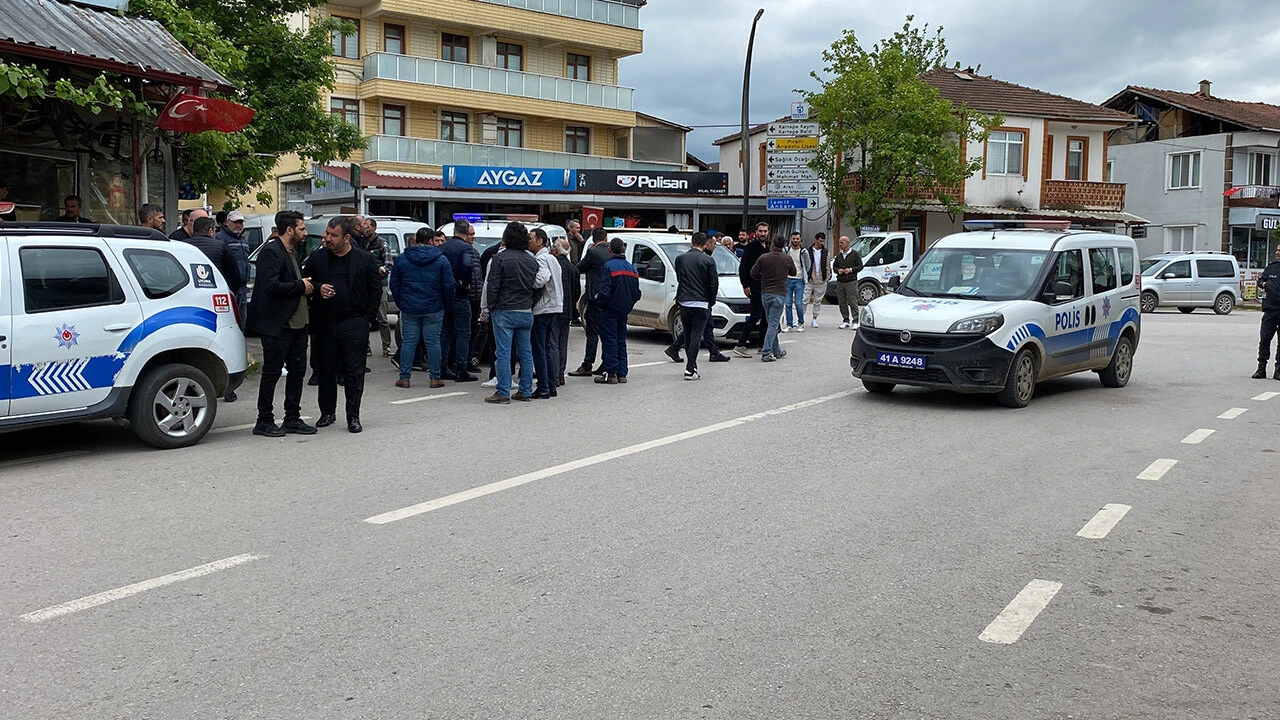 Önce tatlıya bağladılar sonra birbirlerine girdiler! 6 yaralı, 6 gözaltı