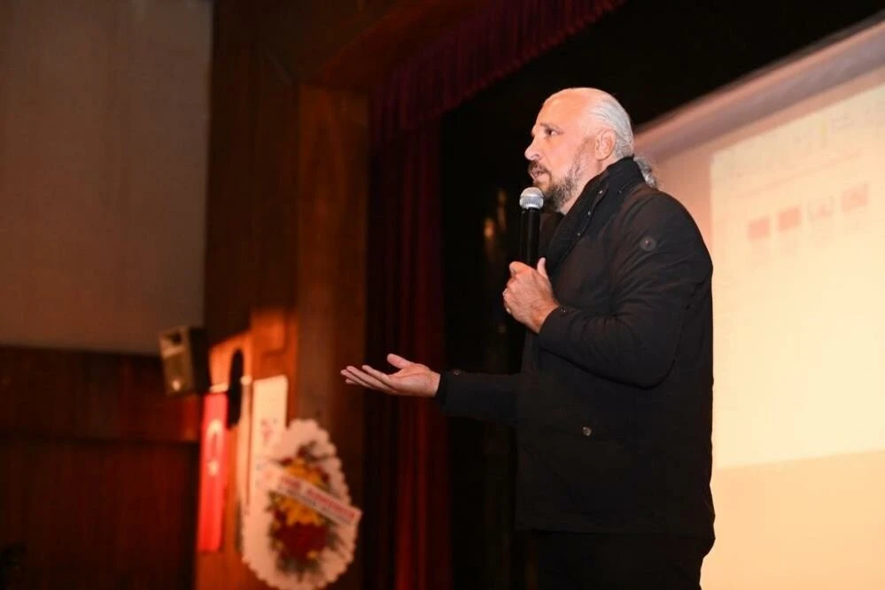 Güvenlik Politikaları Uzmanı Mete Yarar “Türkiye Yüzyılı Şehir Buluşmaları” adlı etkinlikte Çorumlularla buluştu