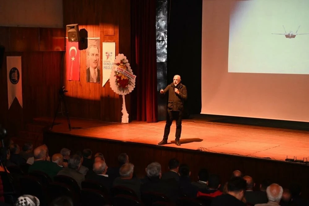 Güvenlik Politikaları Uzmanı Mete Yarar “Türkiye Yüzyılı Şehir Buluşmaları” adlı etkinlikte Çorumlularla buluştu