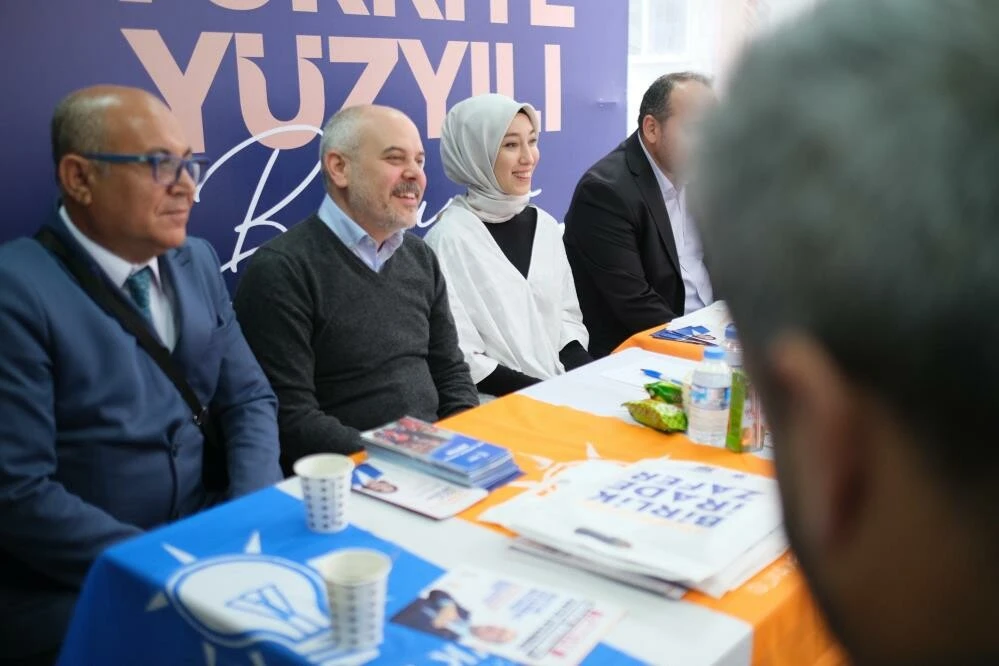 Ak Parti'nin en genç milletvekili adayı dijital bağımlılık konferansında