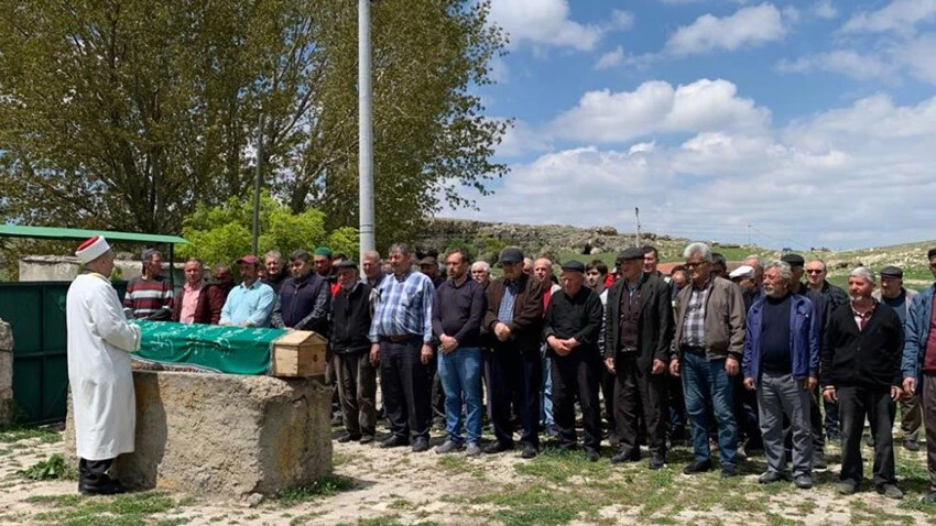 Ömrünü elektriksiz geçiren Hesna nine sadece 6 yıl elektrikle yaşadı