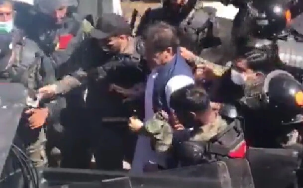 İmran Han'a işkence iddiası Pakistan'ı karıştırdı: Paramiliter birlikler dövdü