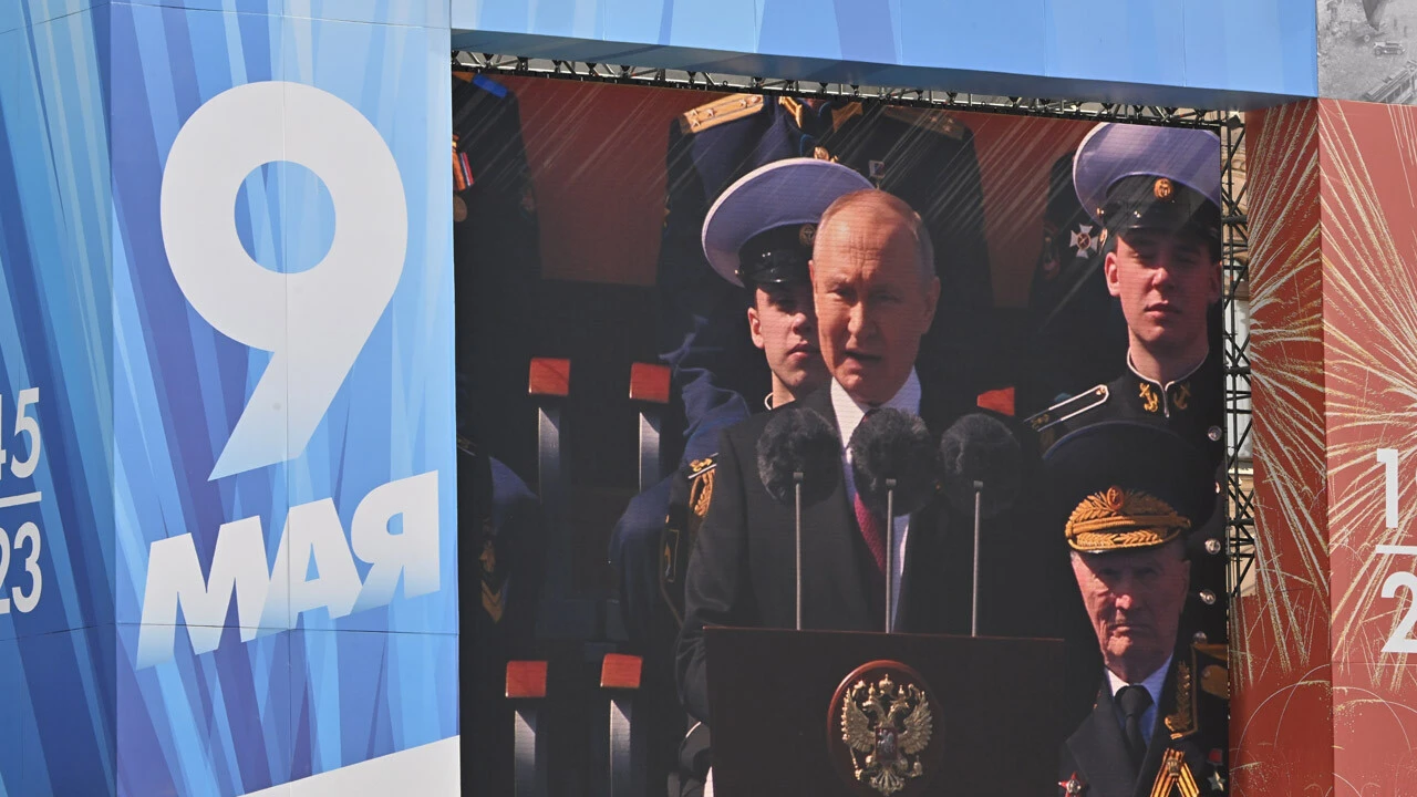 Rusya 'Zafer Günü' kutlamalarıyla gözdağı verdi Putin bıçağı yine Batı'ya sapladı