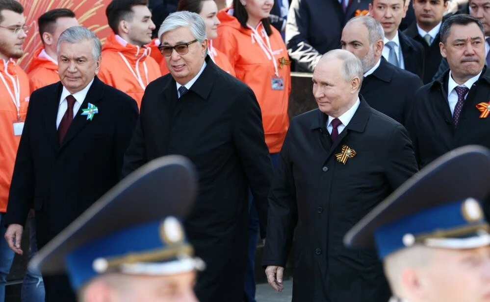Rusya 'Zafer Günü' kutlamalarıyla gözdağı verdi Putin bıçağı yine Batı'ya sapladı