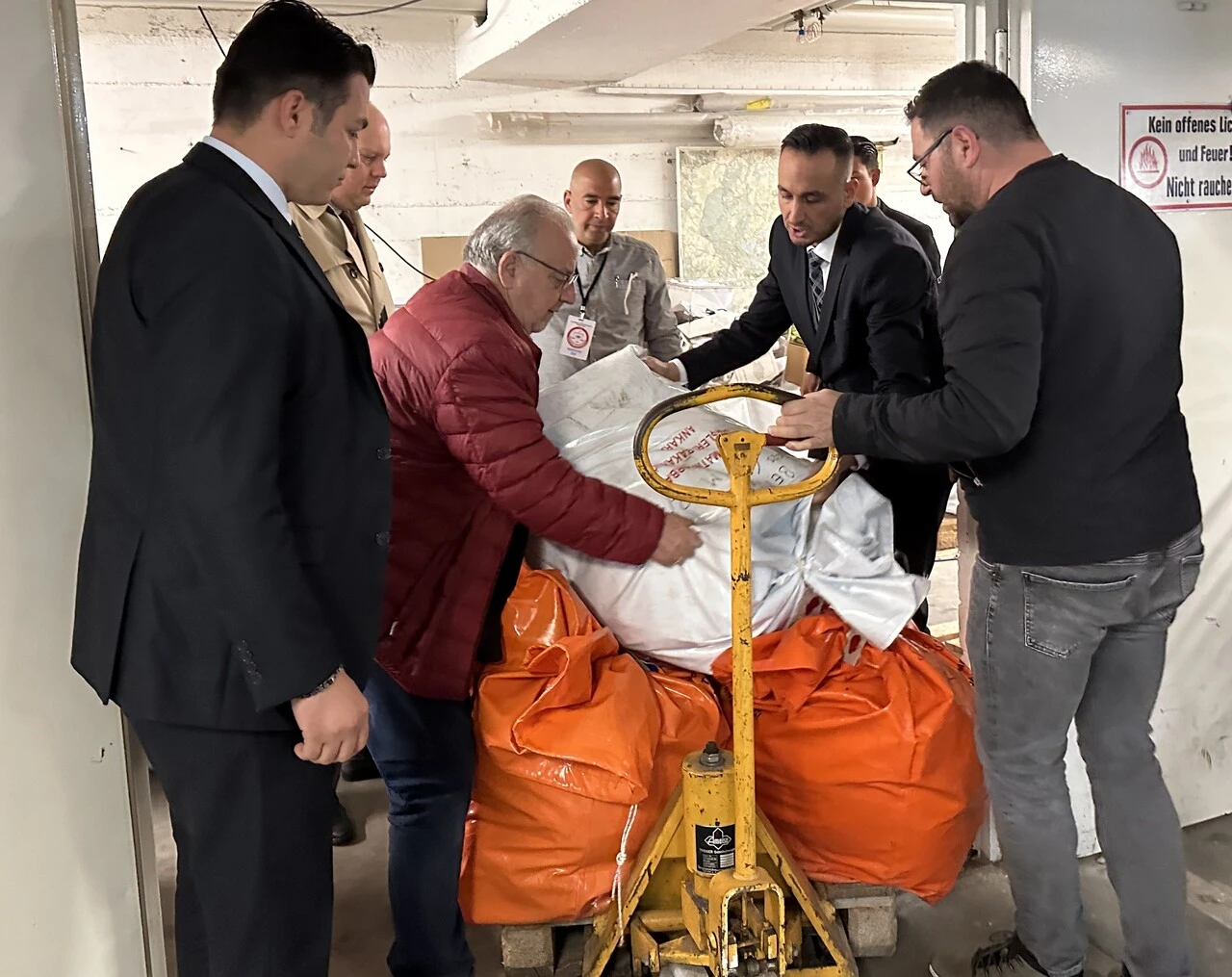 Oy pusulaları Türkiye'ye gönderilmek üzere yola çıktı