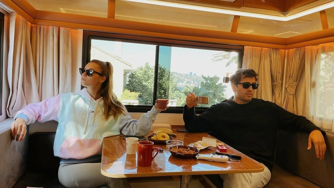 Tatile de çıkmışlardı! Afra Saraçoğlu Mert ile ilgili iddialara son noktayı koydu!