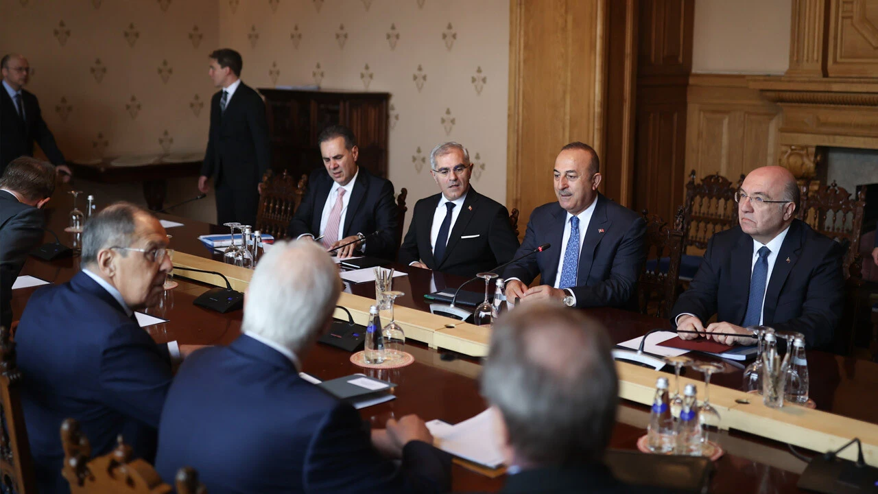 Son dakika! 'Suriye' konulu zirve Moskova'da başladı! Bakan Mevlüt Çavuşoğlu Rus bakan Şoygu ile görüştü