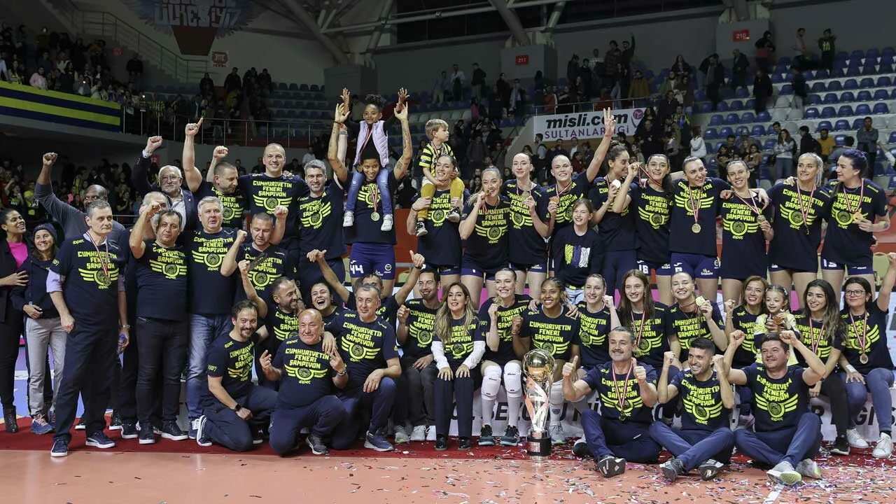 Kadınlar voleybolda şampiyon Fenerbahçe Opet!
