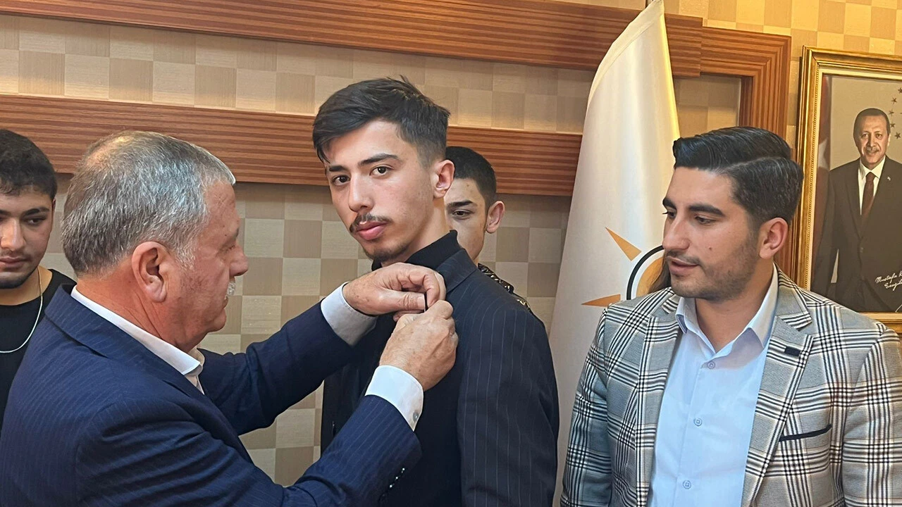 Muharrem İnce çekildi, Memleket Partisi karıştı: İstifa edip AK Parti’ye geçtiler Muharrem İnce çekildi, Memleket Partisi karıştı: İstifa edip AK Parti’ye geçtiler