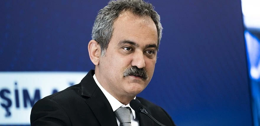 Bakan Özer'den öğretmenlere müjde: Görev süresi düşüyor!
