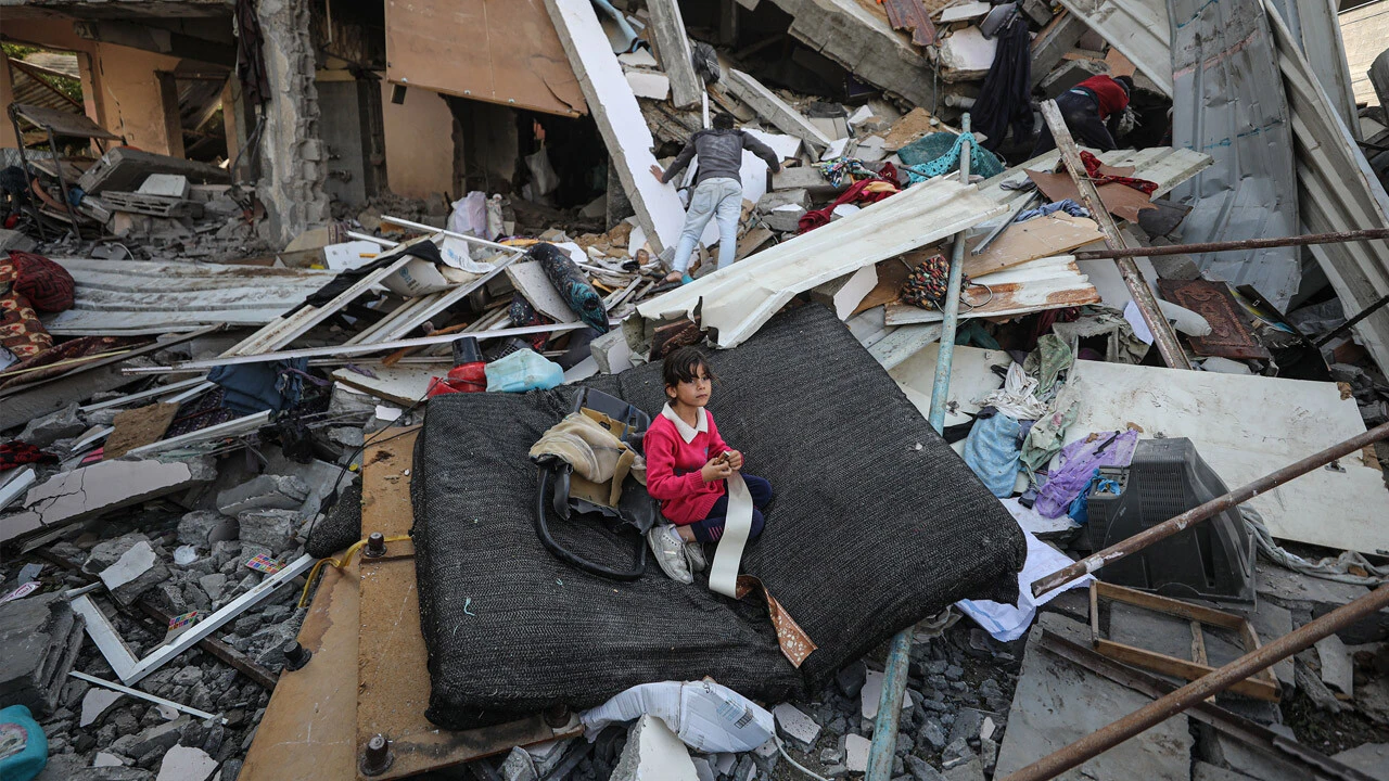 5 günde en az 15 aile evsiz kaldı İsrail savaş uçakları Gazze'yi yerle bir etti 50 yıllık emek enkaz altında