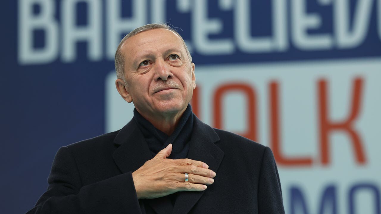 Cumhurbaşkanı Erdoğan&#039;dan seçim öncesi paylaşım: Aşkla çalışmaya devam edeceğiz