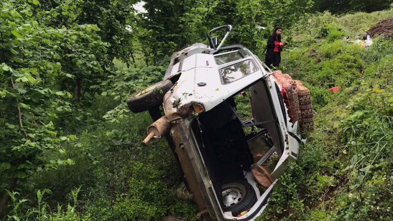 Freni boşalan otomobil şarampole uçtu: Çok sayıda yaralı var