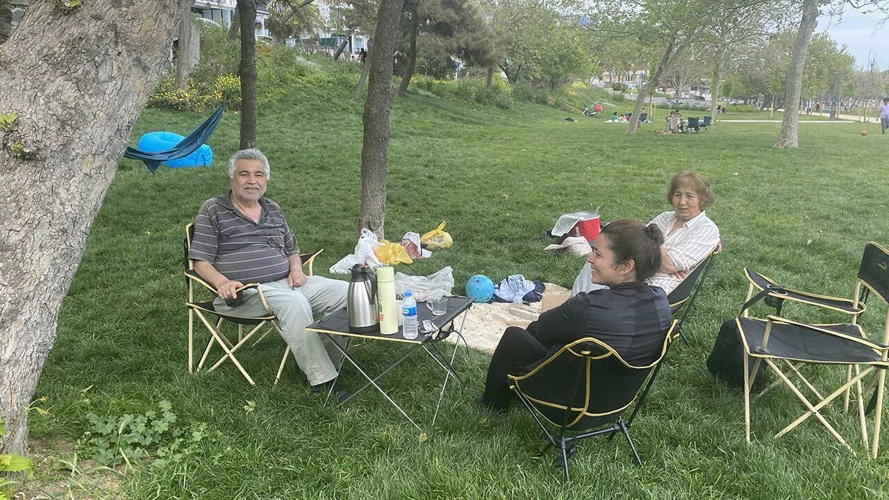 Oyları kullandılar, piknik için yeşil alanlara akın ettiler