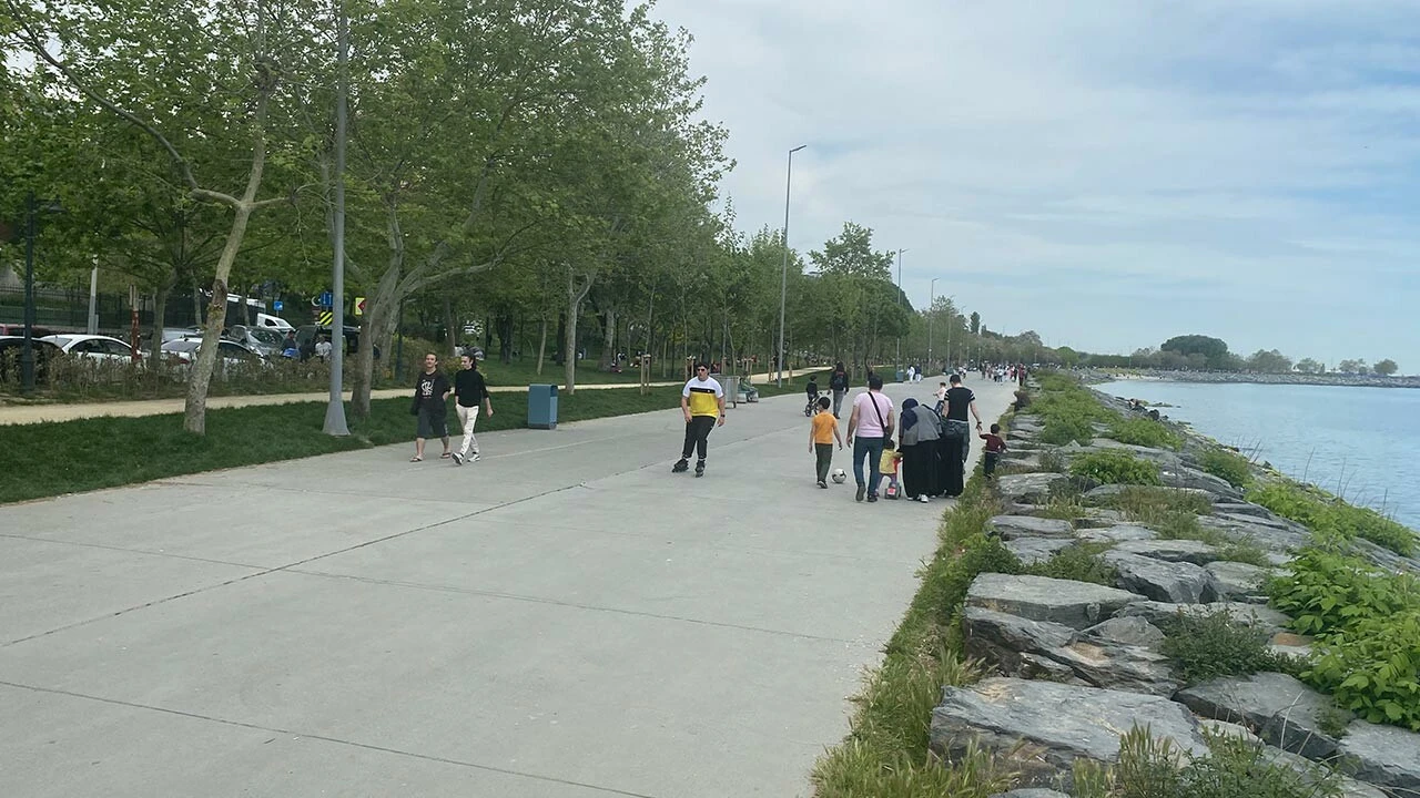 Oyları kullandılar, piknik için yeşil alanlara akın ettiler