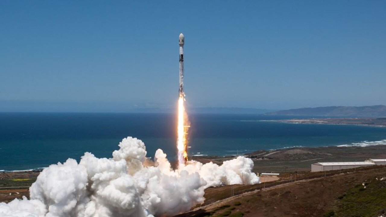 SpaceX uzayın hakimi olmaya devam ediyor: 56 uydu daha yörüngeye fırlatıldı