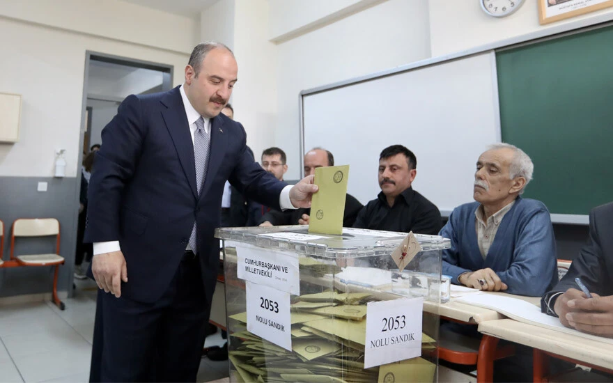 Bakan Varank'tan 'tek pusula' itirazı: Tutanak tutturduk Bakan Varank'tan 'tek pusula' itirazı: Tutanak tutturduk