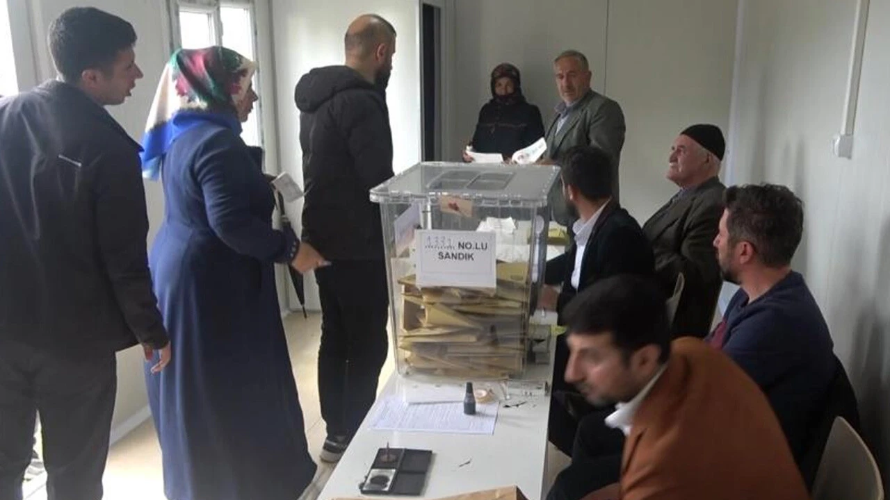 30 yıl sonra bir ilk! PKK'dan temizlenen bölgede köylüler sandığa akın etti