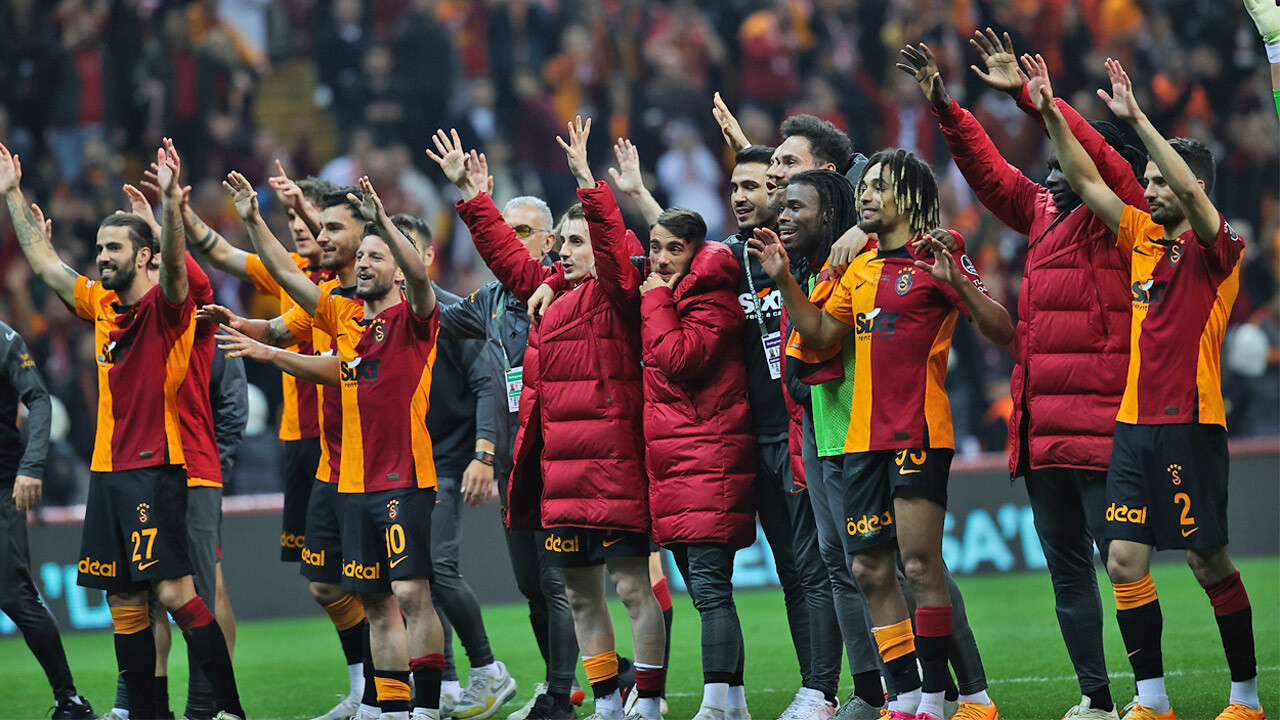 Lider Galatasaray, İstanbulspor&#039;a konuk oluyor! İşte muhtemel 11&#039;ler